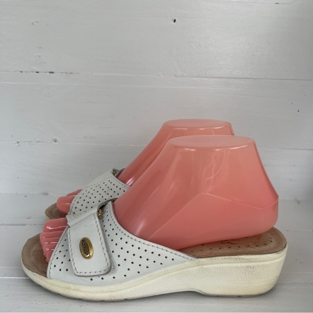 Fly Flot Tan White Sandals Women's 6 (EU 36) Mules Italy Hook And Loop Wedges